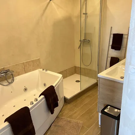 Jacuzzi D Europe Lägenhet Puteaux